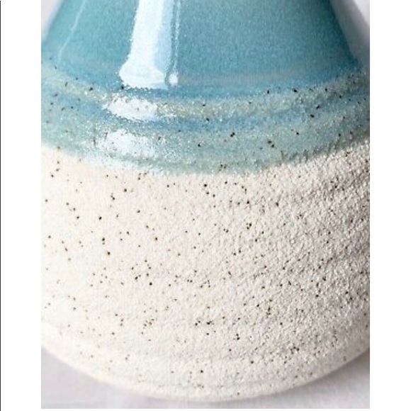 Rustic minimalist speckled egg small ceramic vase - Picture 7 of 12